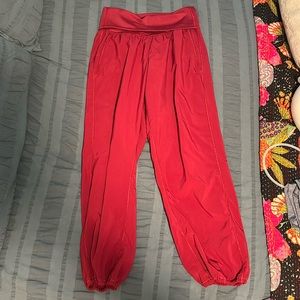 Lululemon crop flowy joggers